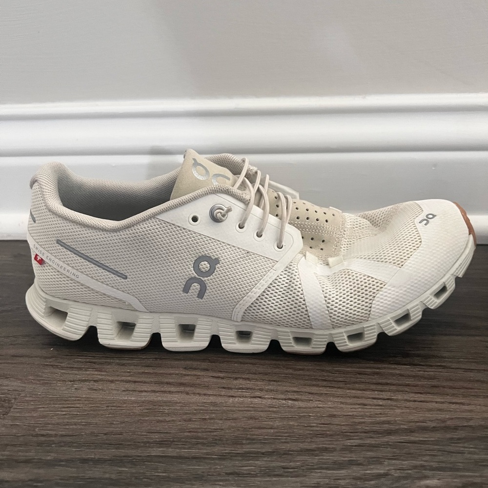 OnCloud X Size 9; cream and brown